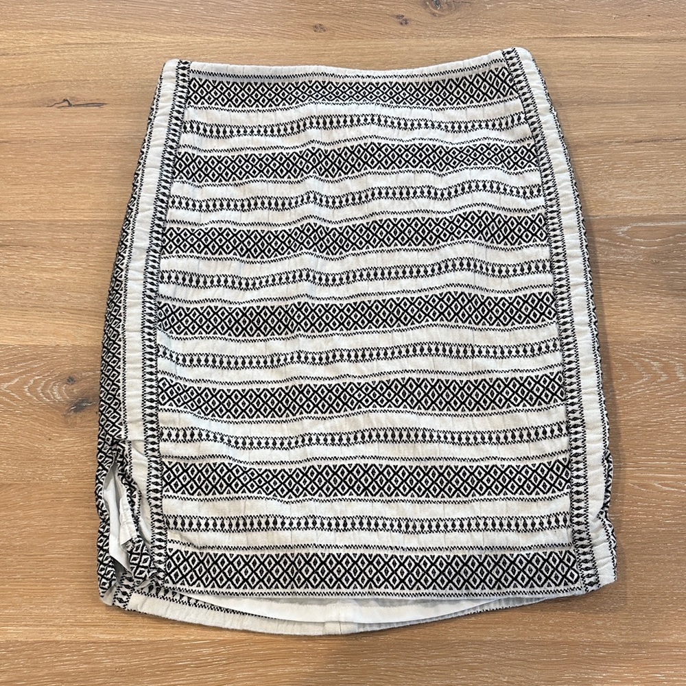 LOFT Black and White Geometric Pencil Skirt